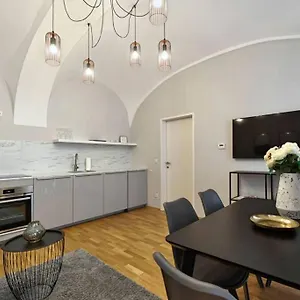 Crown 6 , Vienna Austria